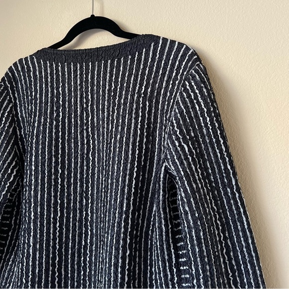 Chico's TRAVELERS COLLECTION Crushed Stripe Jacket, size 1.5 - Picture 4 of 13